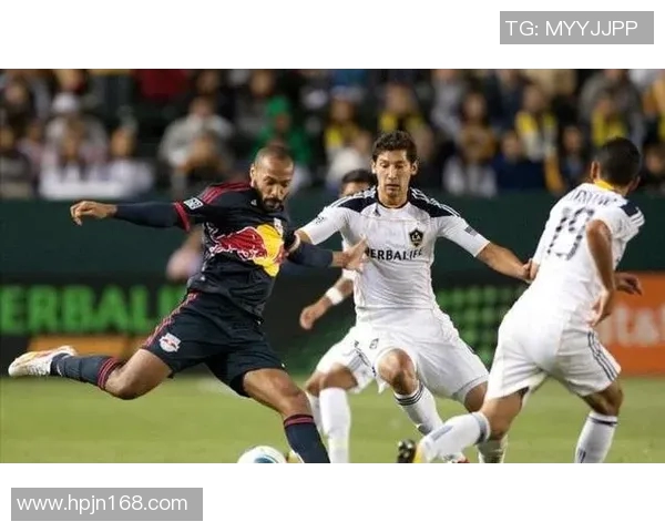 足球明星珍贵高清照片集锦展现他们不为人知的瞬间与精彩时刻