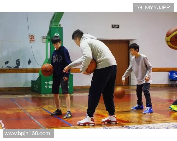 与篮球明星共同训练的日常体验与成长之路分享